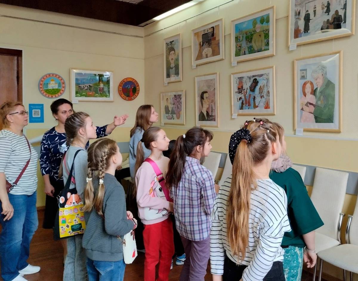 Выставочная волна творчества живописцев из села Мошенское продолжается