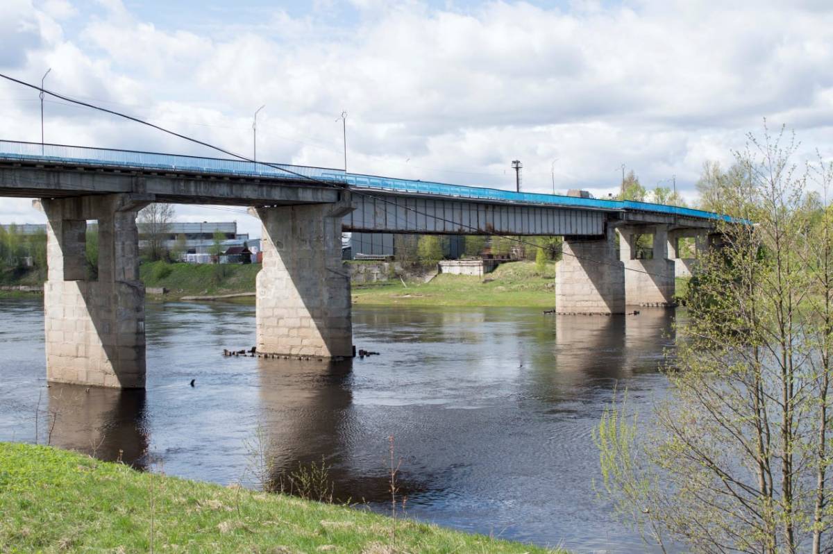 Мост через реку Молога в Пестове закроют для грузовых авто с 22 апреля