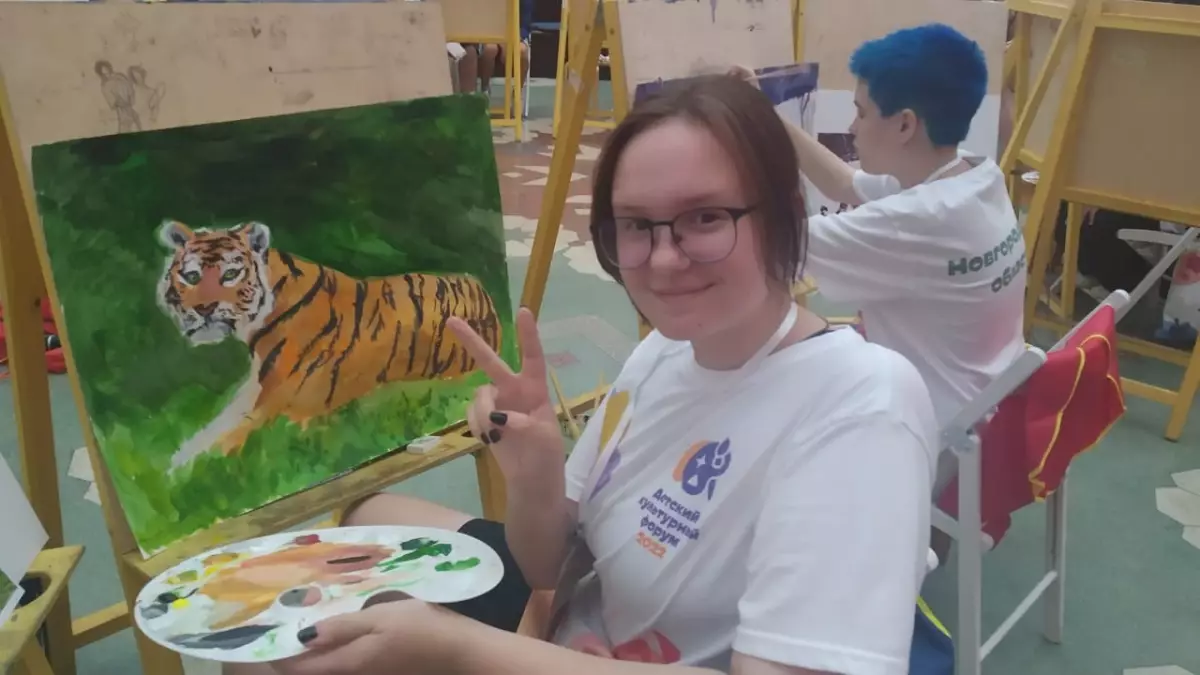 В первый же день форума прошел мастер-класс по рисованию амурского тигра, в котором приняла участие и наша Полина