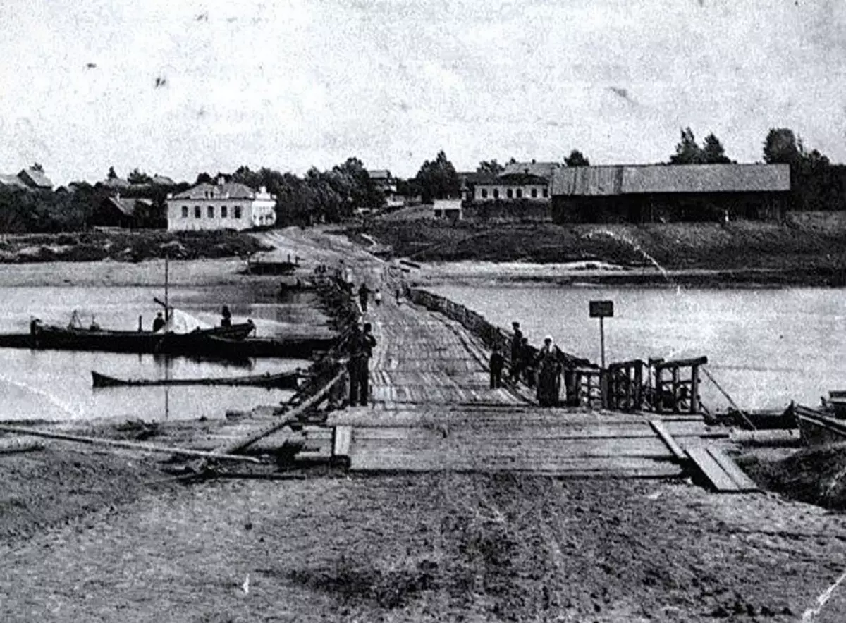 Плавучий мост в Заречье в начале XX века
