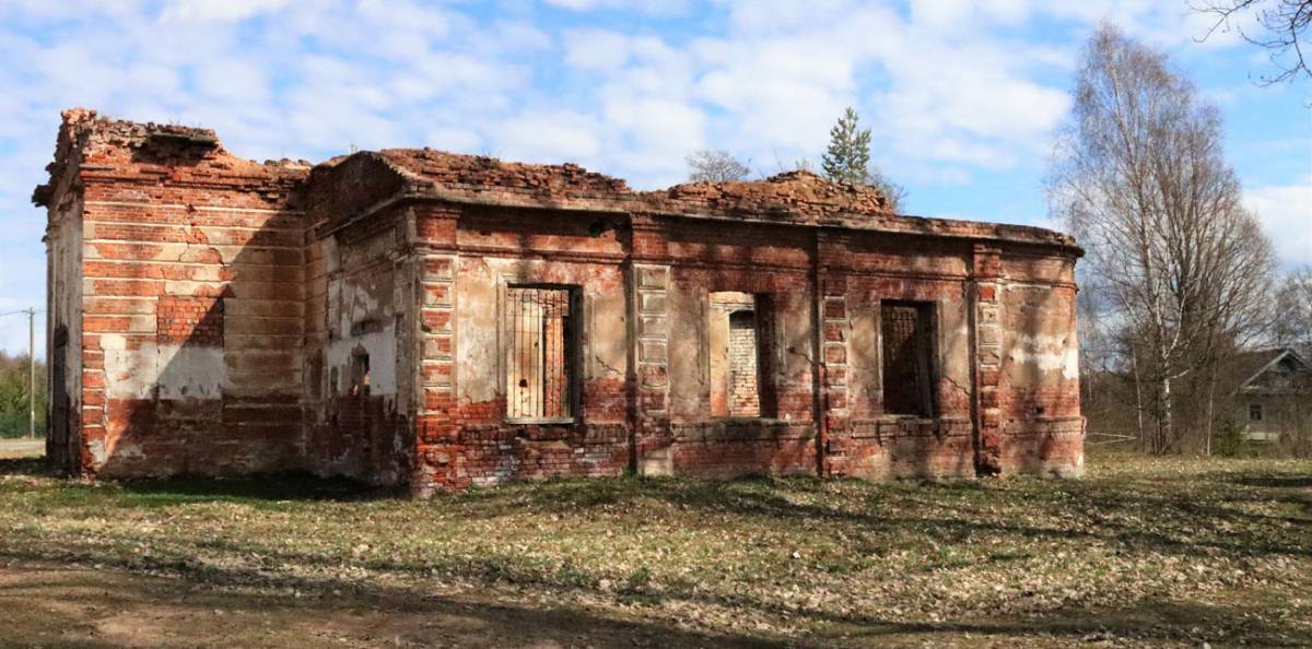 Храм Рождества Пресвятой Богородицы построен в 1810 году. В 1812‑м был освящён