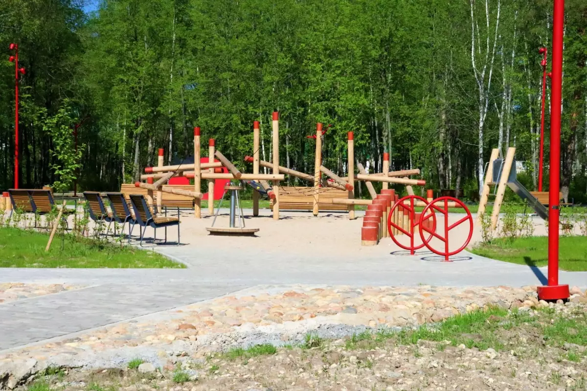 Благодаря победе во Всероссийском конкурсе «Малые города и исторические поселения» преобразился парк им 1 Мая. Сейчас разработана концепция по продолжению благоустройства этой общественной территории.