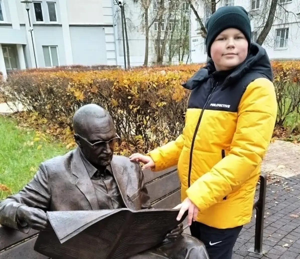 И артист, и помощник