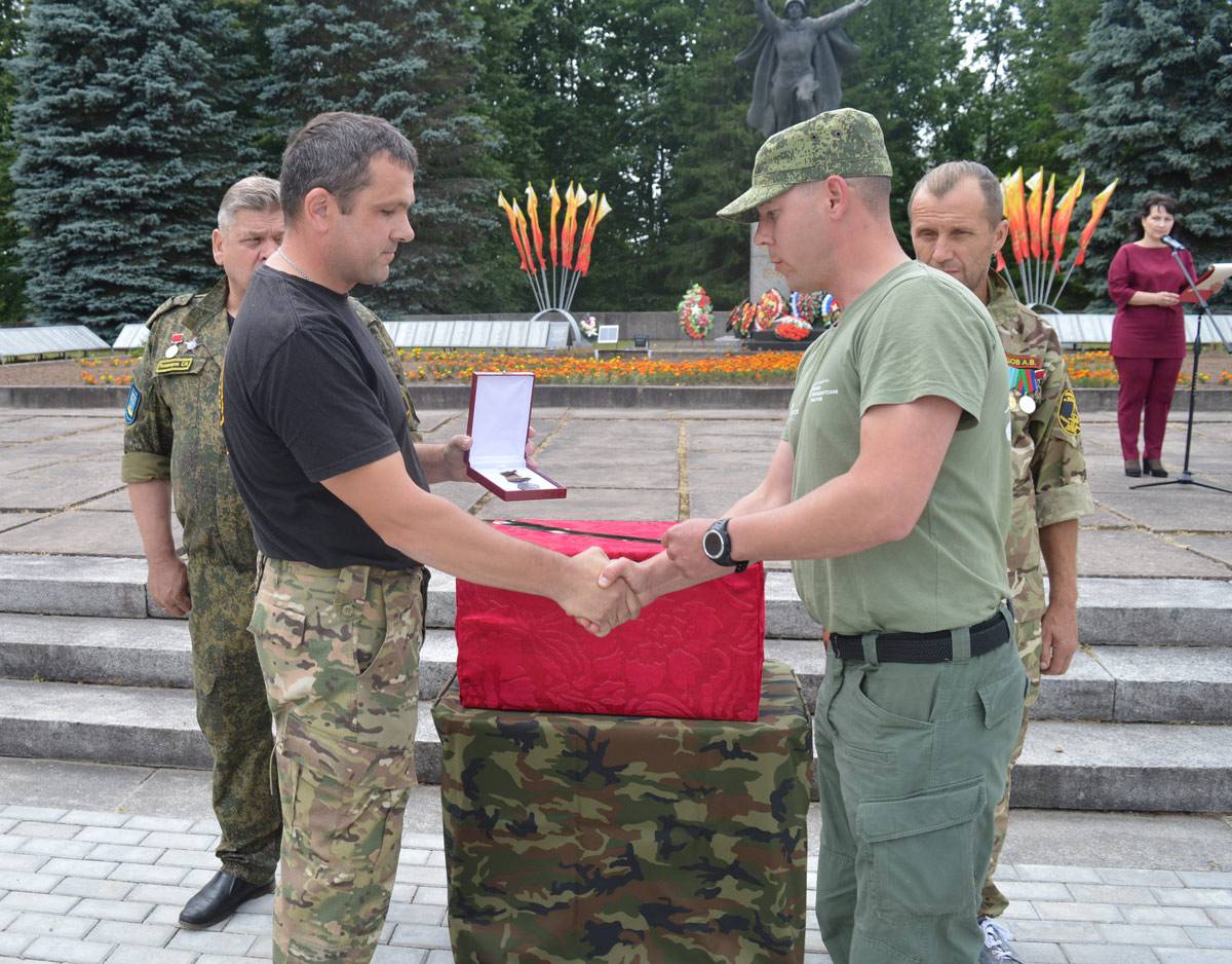 Передача медали «За отвагу» представителю Башкортостана