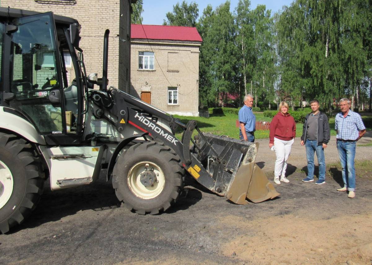 В Хвойной продолжается работа по установке инженерных коммуникаций к строящимся газовым котельным.