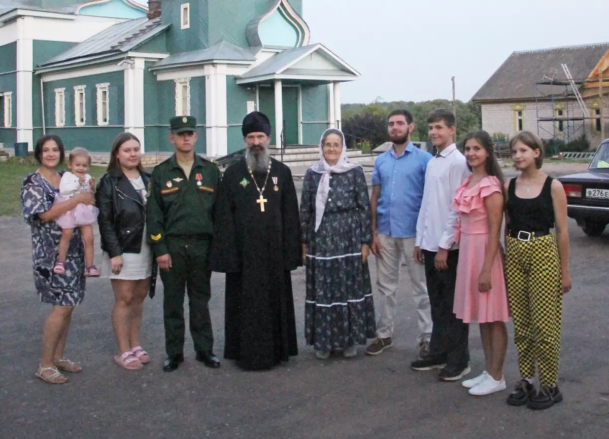 Православную семью Пушкарёвых из Демянска наградили орденом «Родительская слава».