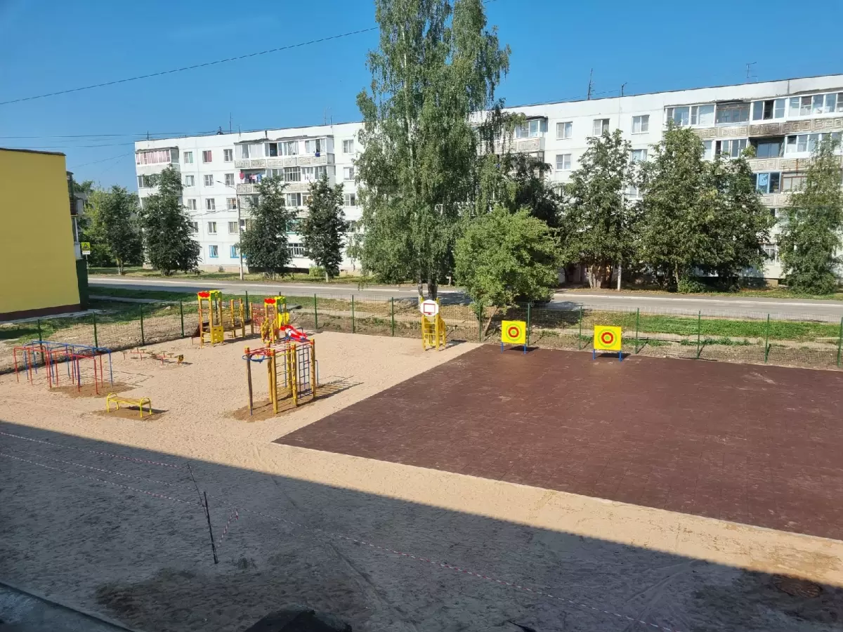 В Панковке завершают обустройство новой спортивной площадки для детского сада