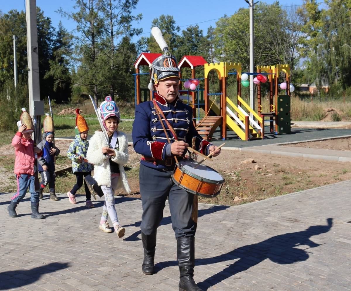 «Бородинский марш»  под командованием Михаила Илларионовича Кутузова, сотрудника Дубровского СДК Сергея Скирченко