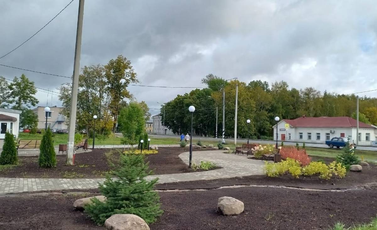 В центре Шимска появился новый сквер