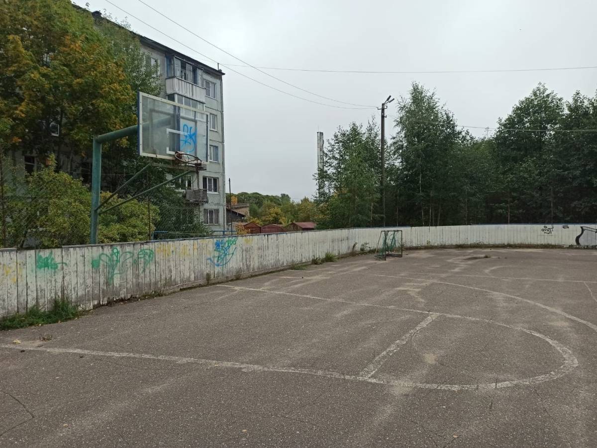 В Окуловке капитально отремонтируют хоккейную коробку на ул. Николая Николаева
