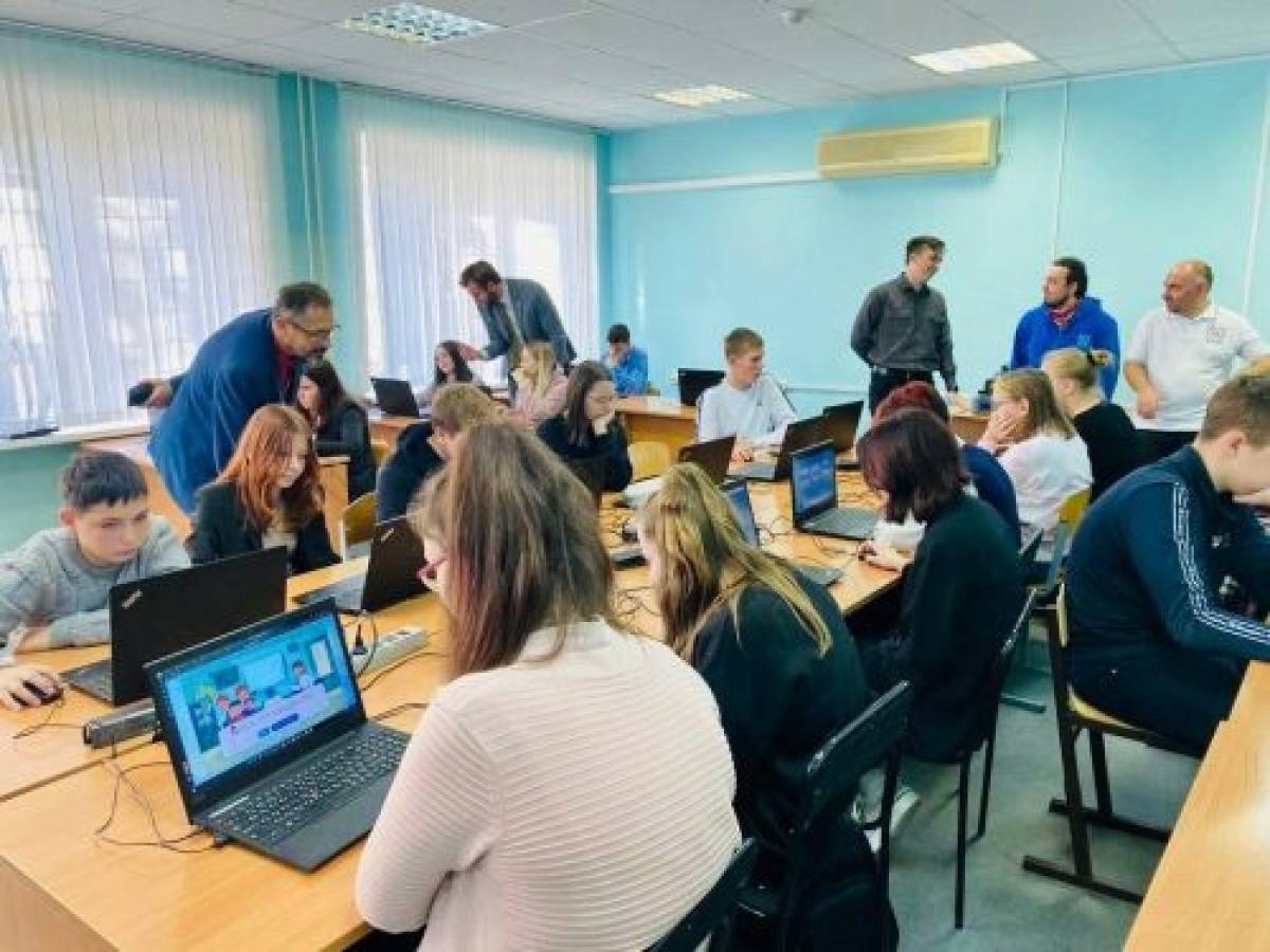 Для школьников из деревни Чечулино Новгородского района провели «Урок цифры»