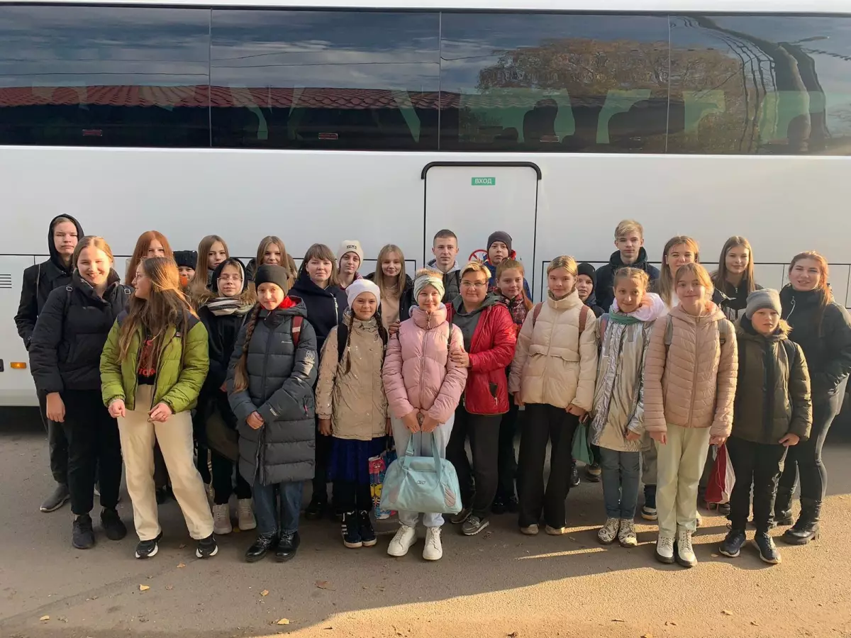 Школьники Новгородского района отправились в бесплатное путешествие по области