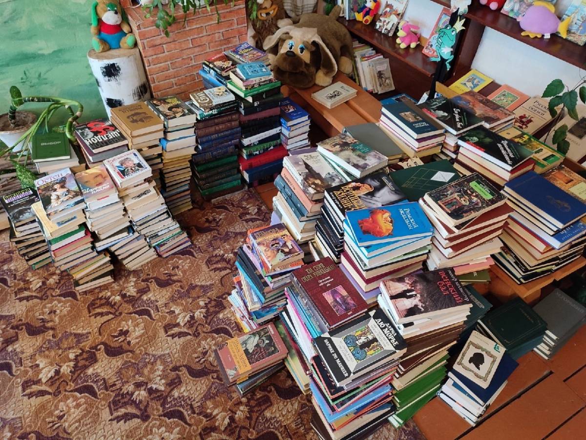 Марёвцы пополнили книжный фонд районной библиотеки