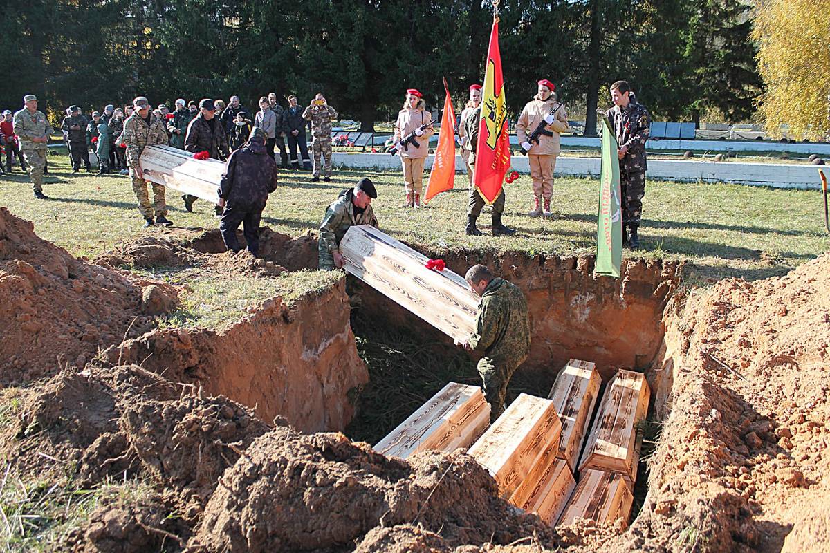 На мемориале Ясная Поляна захоронили останки советских воинов, погибших за Приильменье