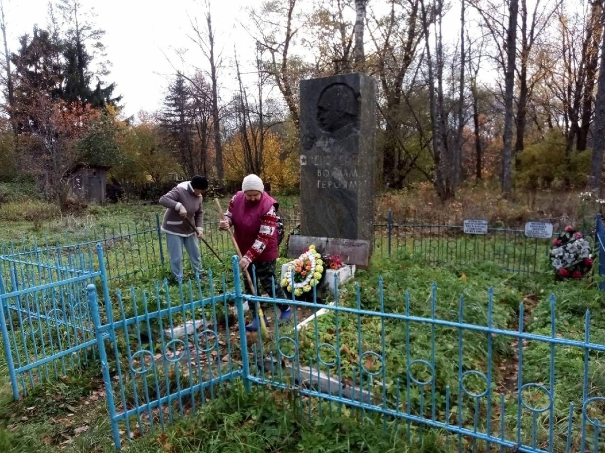 Жители деревни Вшели Солецкого округа круглый год шефствуют над воинским захоронением