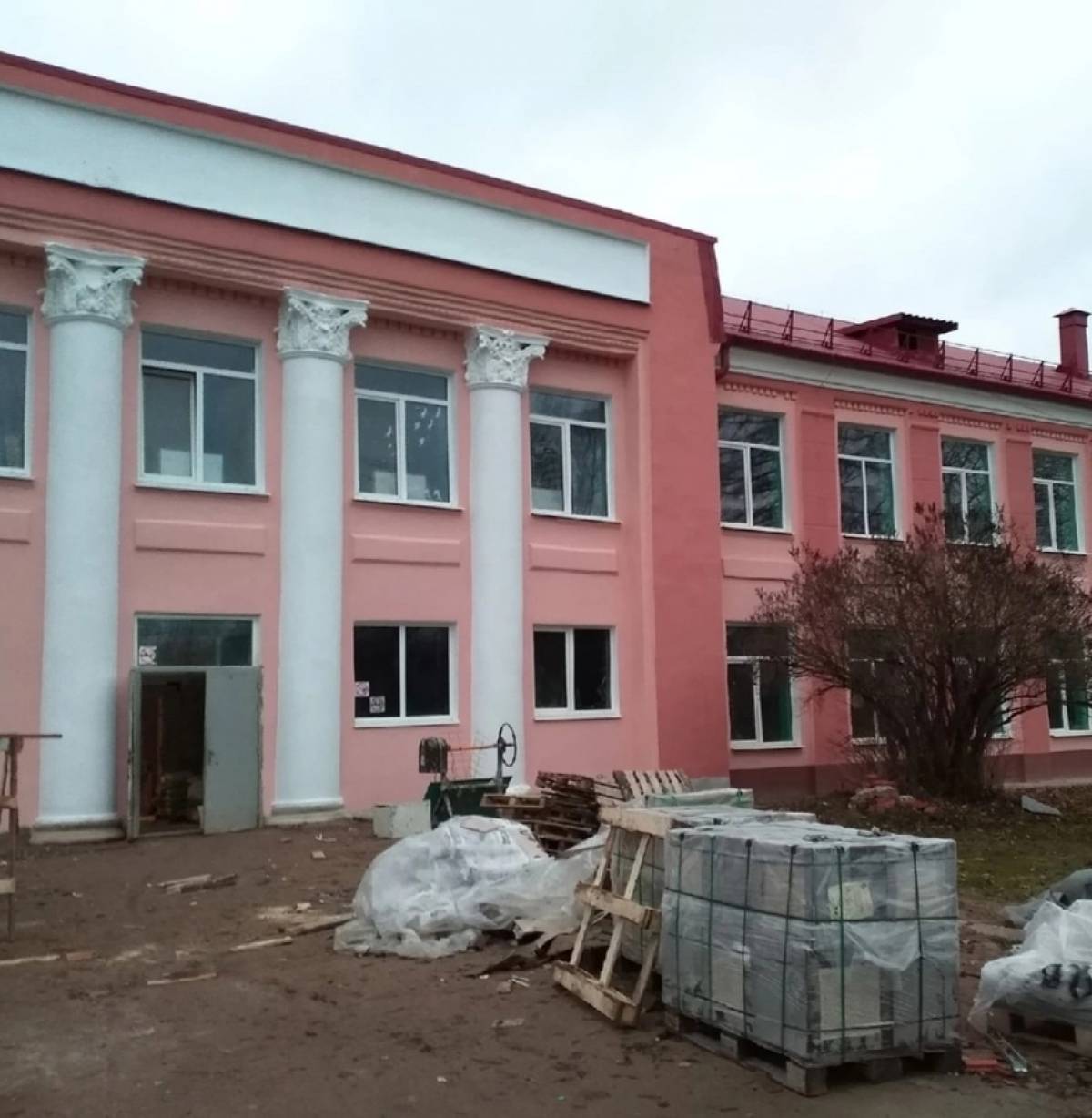 Капитальный ремонт школы №1 в городе Малая Вишера выходит на финишную прямую