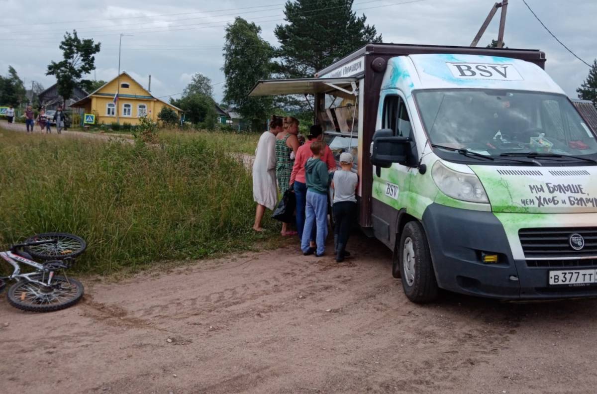 Окуловским предпринимателям, автолавки которых обслуживают деревни, компенсируют затраты на машинное топливо