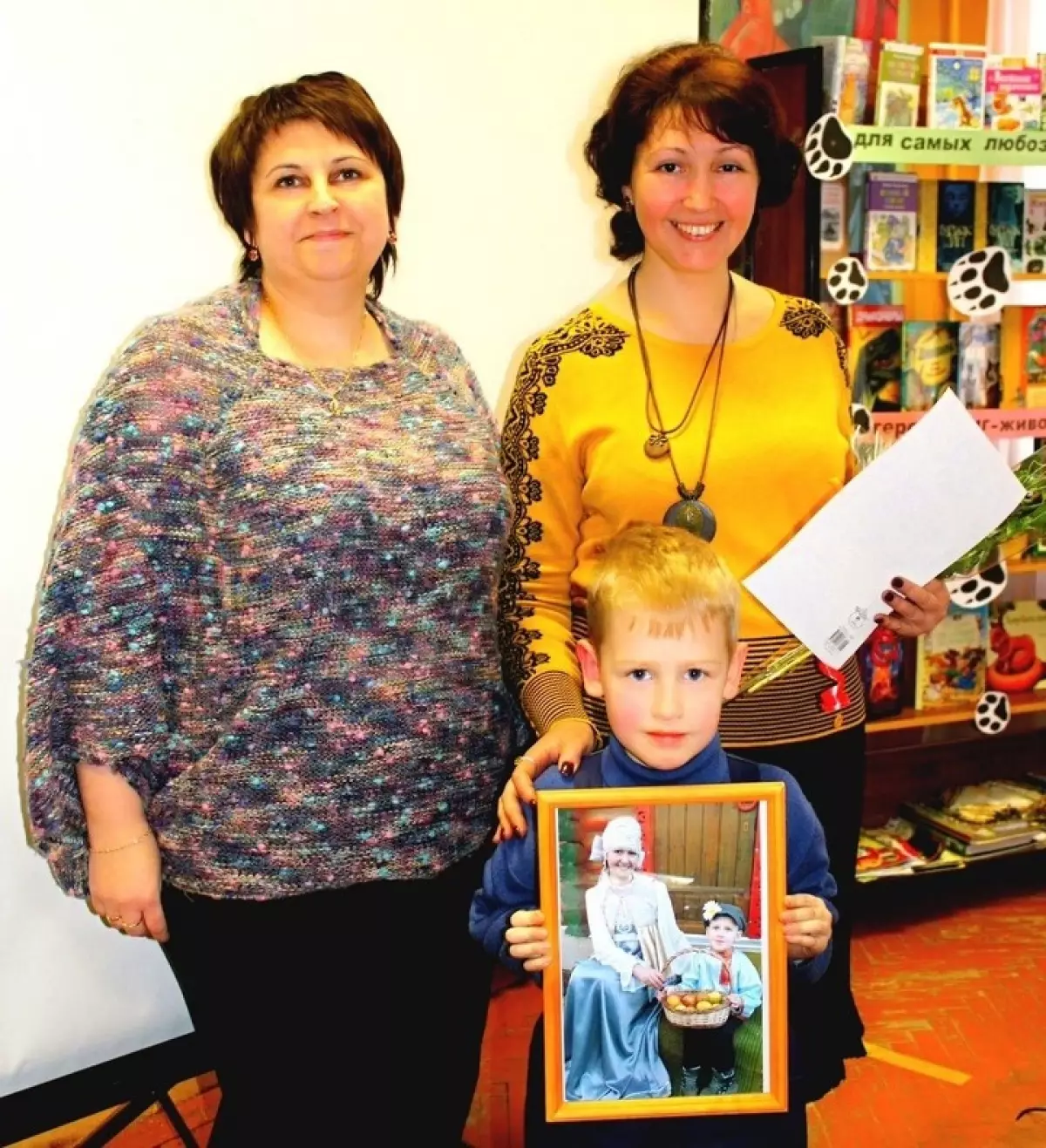 На фото победительница фотоконкурса матушка  Елена Бирюкова с сыном Лёвой
