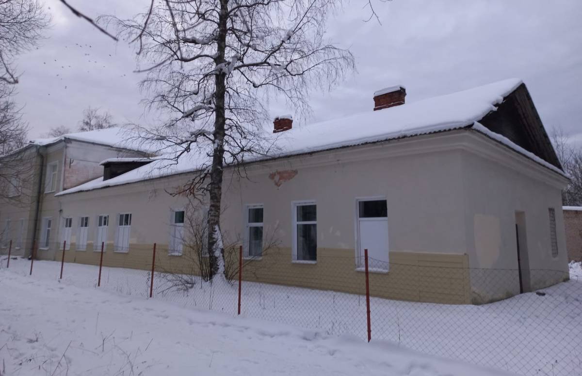 Жители Окуловки по программе «Наш выбор-2023» проголосовали за ремонт кровли спортивной школы