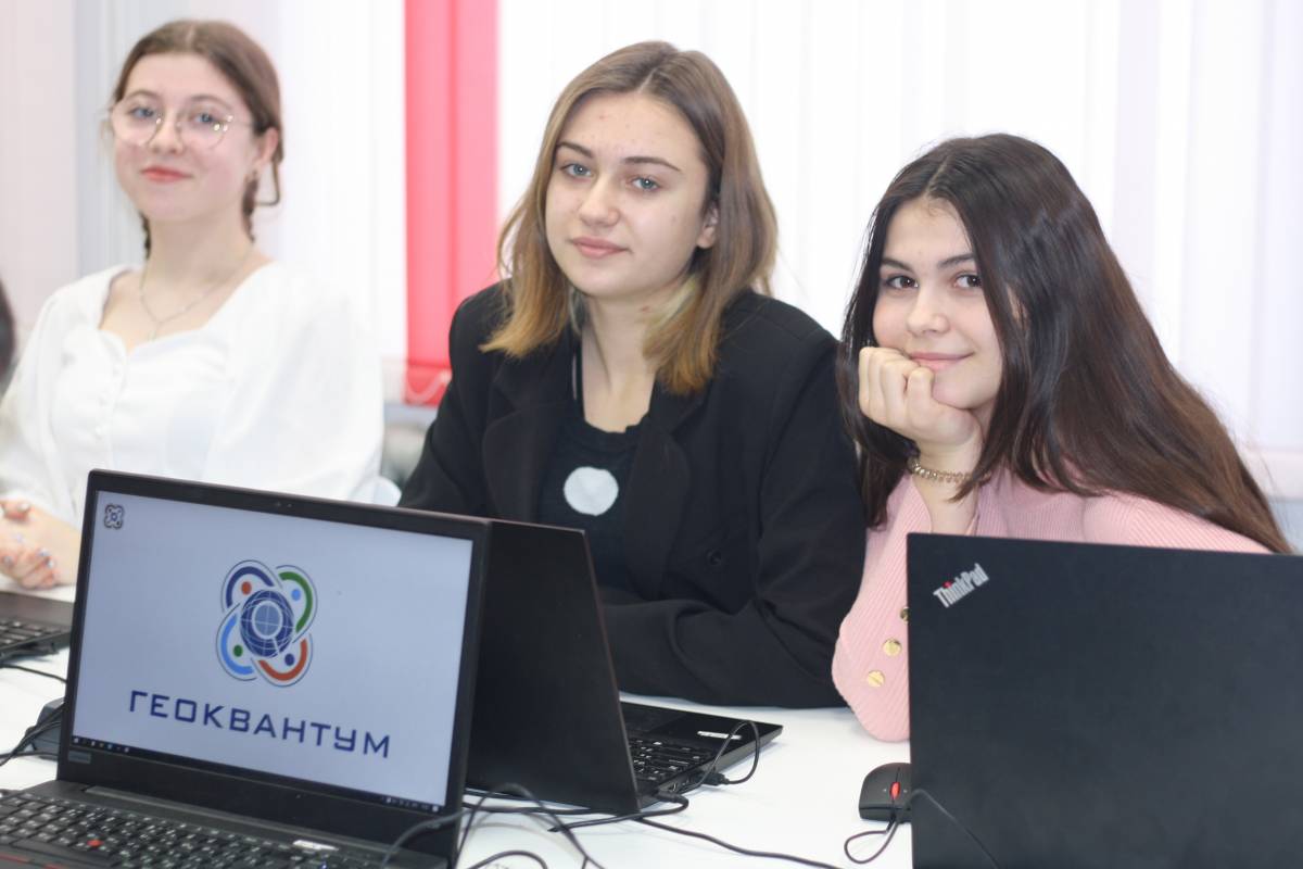 Две недели в Любытинской средней школе работал мобильный Кванториум