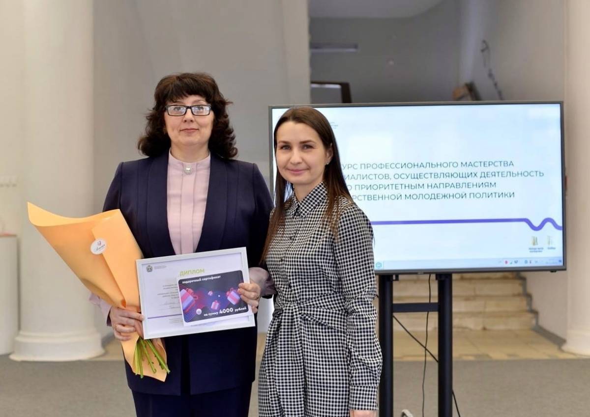 Лучший специалист сферы молодежной политики области трудится в Парфинском районе