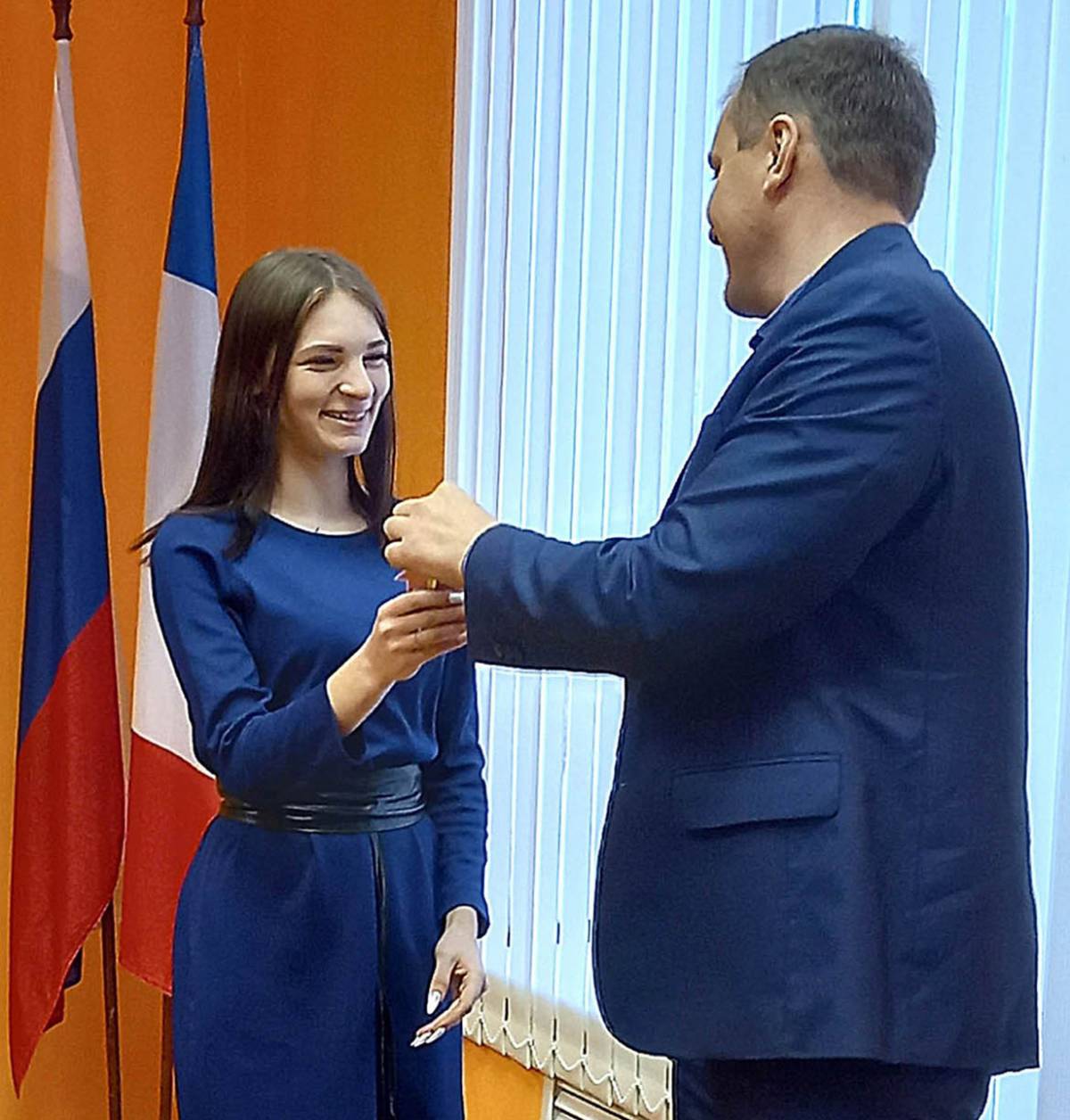 Ключи от квартиры стали лучшим подарком для молодой жительницы Парфинского района