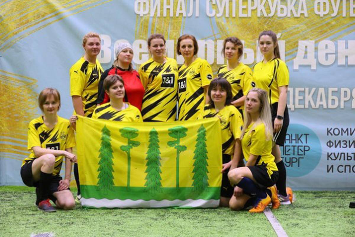 Женская футбольная команда «BACKFAST» из Хвойной взяла серебро в турнире «Суперкубок футбольных мам»