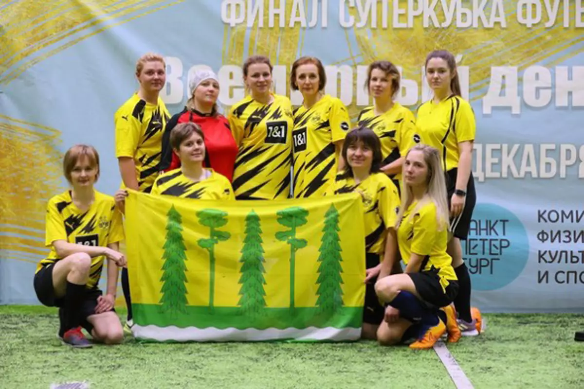 Женская футбольная команда «BACKFAST» из Хвойной взяла серебро в турнире «Суперкубок футбольных мам»