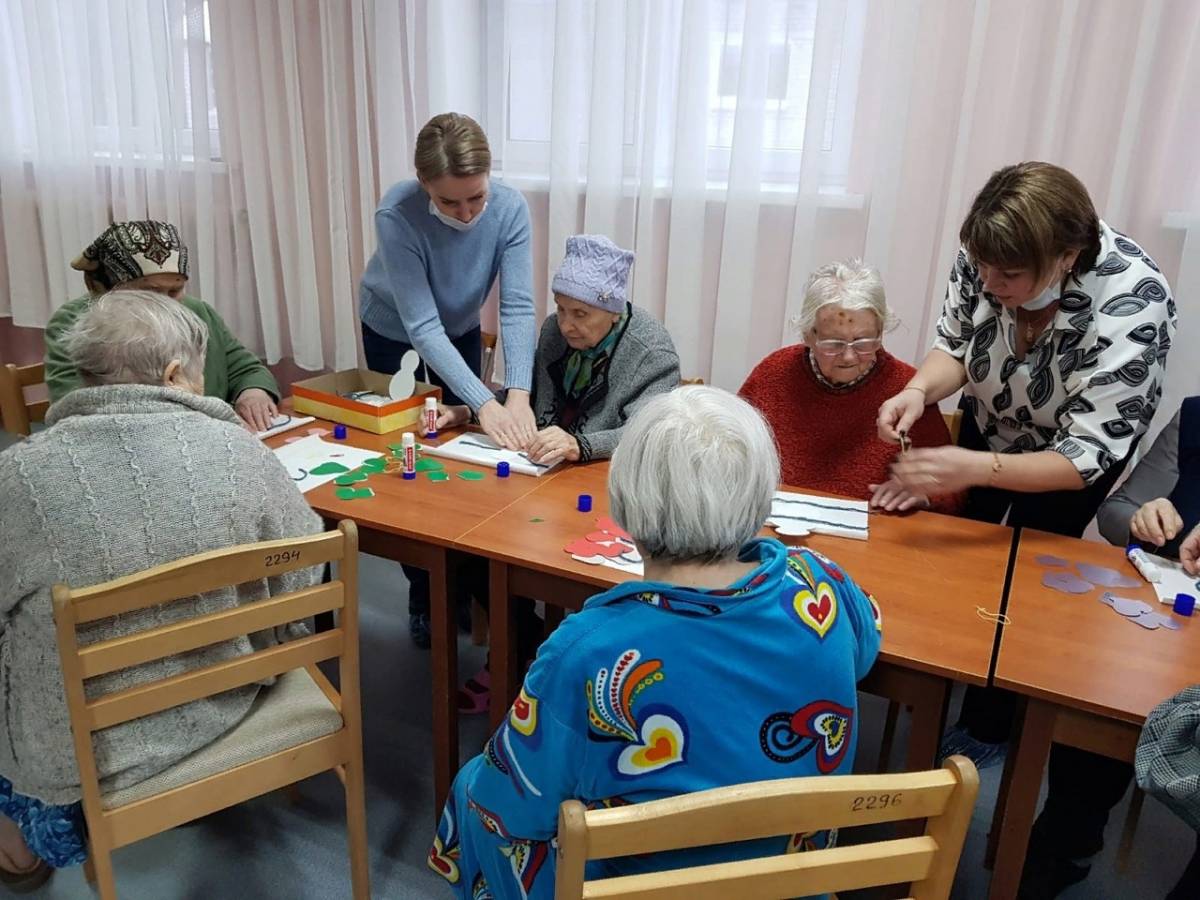 Сотрудники Шимской  районной библиотеки побывали в гостях у получателей социальных услуг  Новгородского Дома ветеранов
