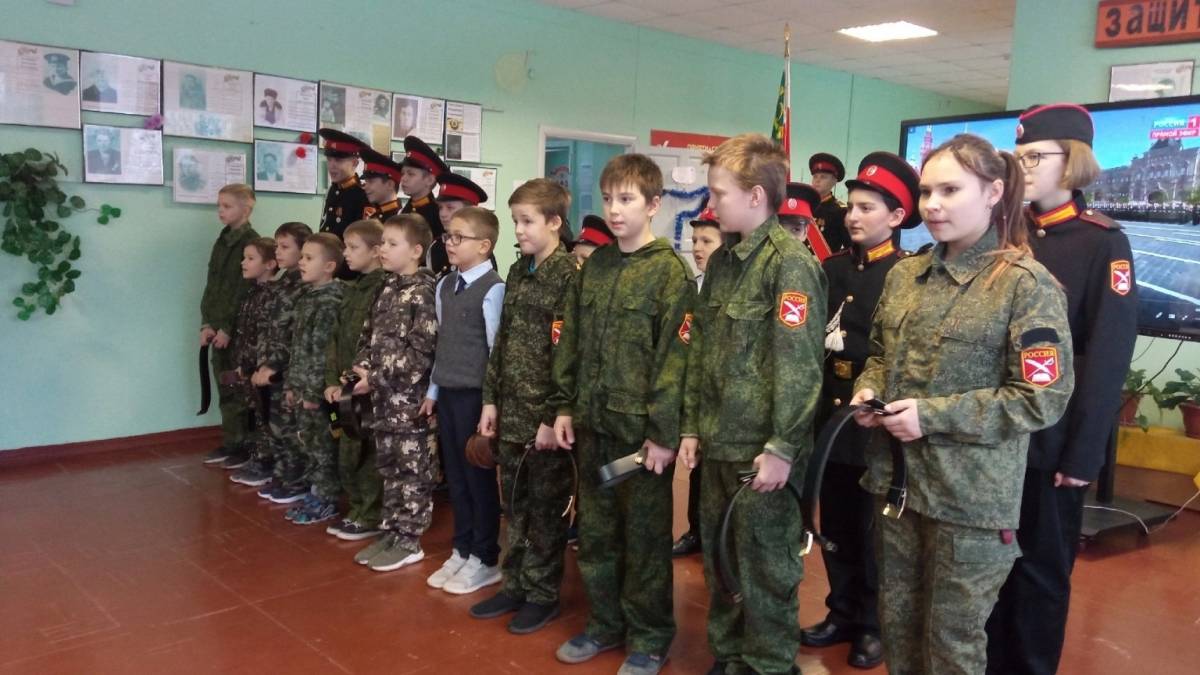 В средней школе деревни Новоселицы Новгородского района прошло торжественное посвящение в кадеты