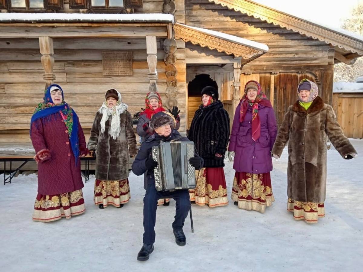 Коллективы Новгородского района побывали на «Святках» в Витославлицах