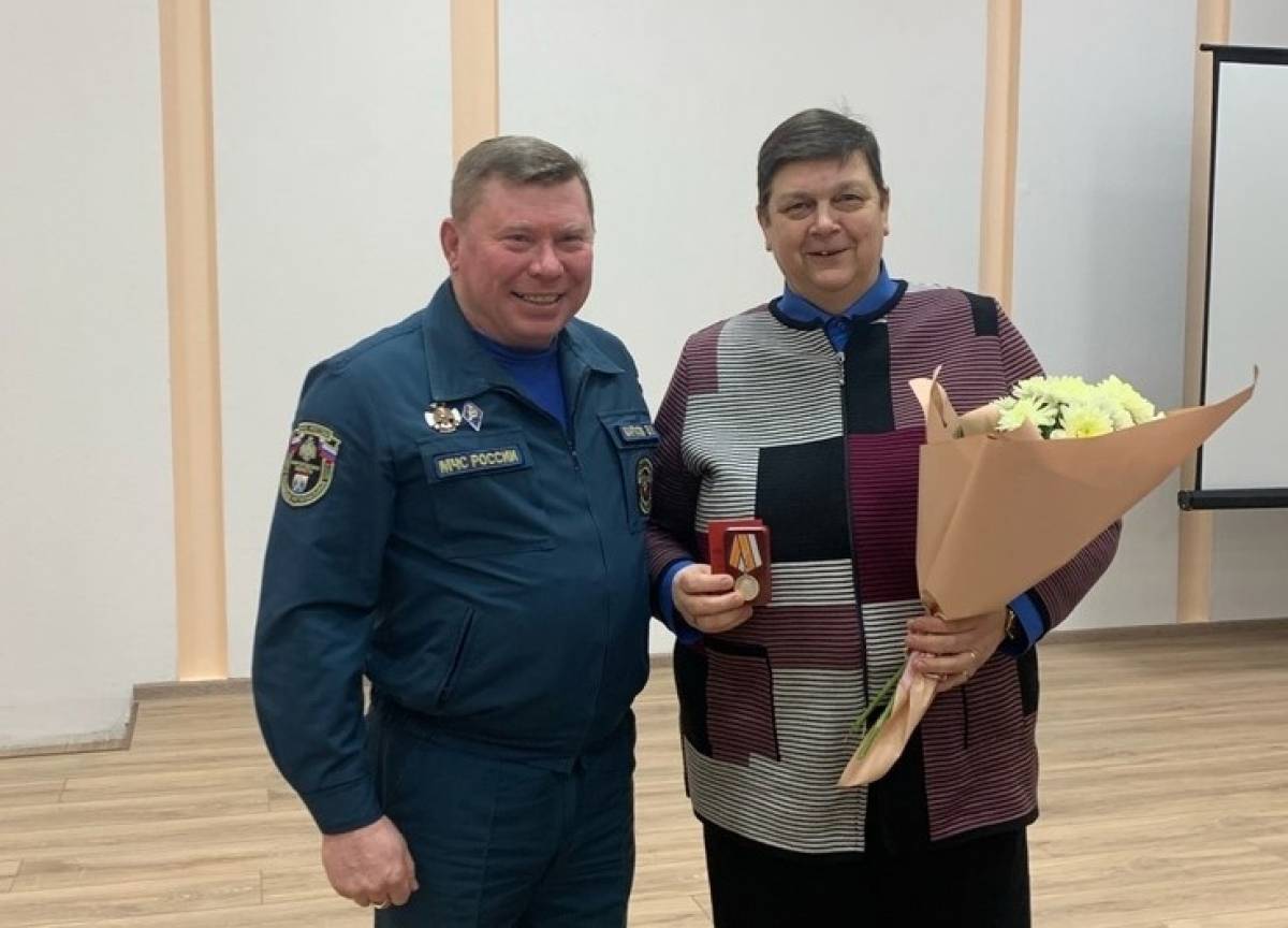 Глава  территориального отдела Солецкого округа  награждена  медалью  МЧС России