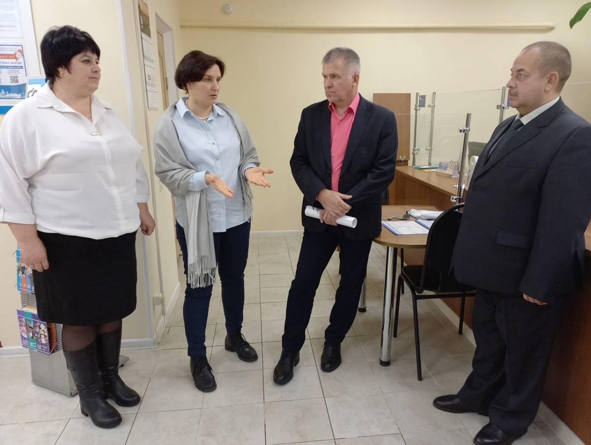 Волотовский округ посетил глава Фонда пенсионного и социального страхования РФ по Новгородской области Алексей Афанасьев