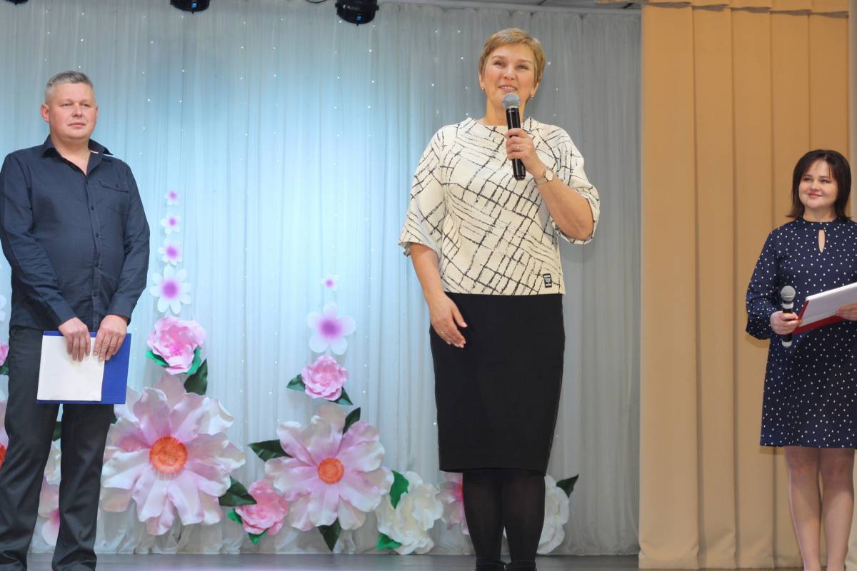 В Любытинском районе торжественно открыли Год педагога и наставника