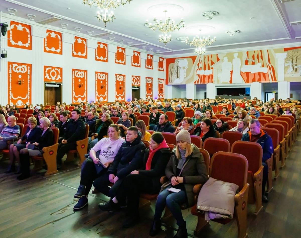 Солецкие школьники вместе с родителями посетили межмуниципальное родительское собрание с представителями НовГУ