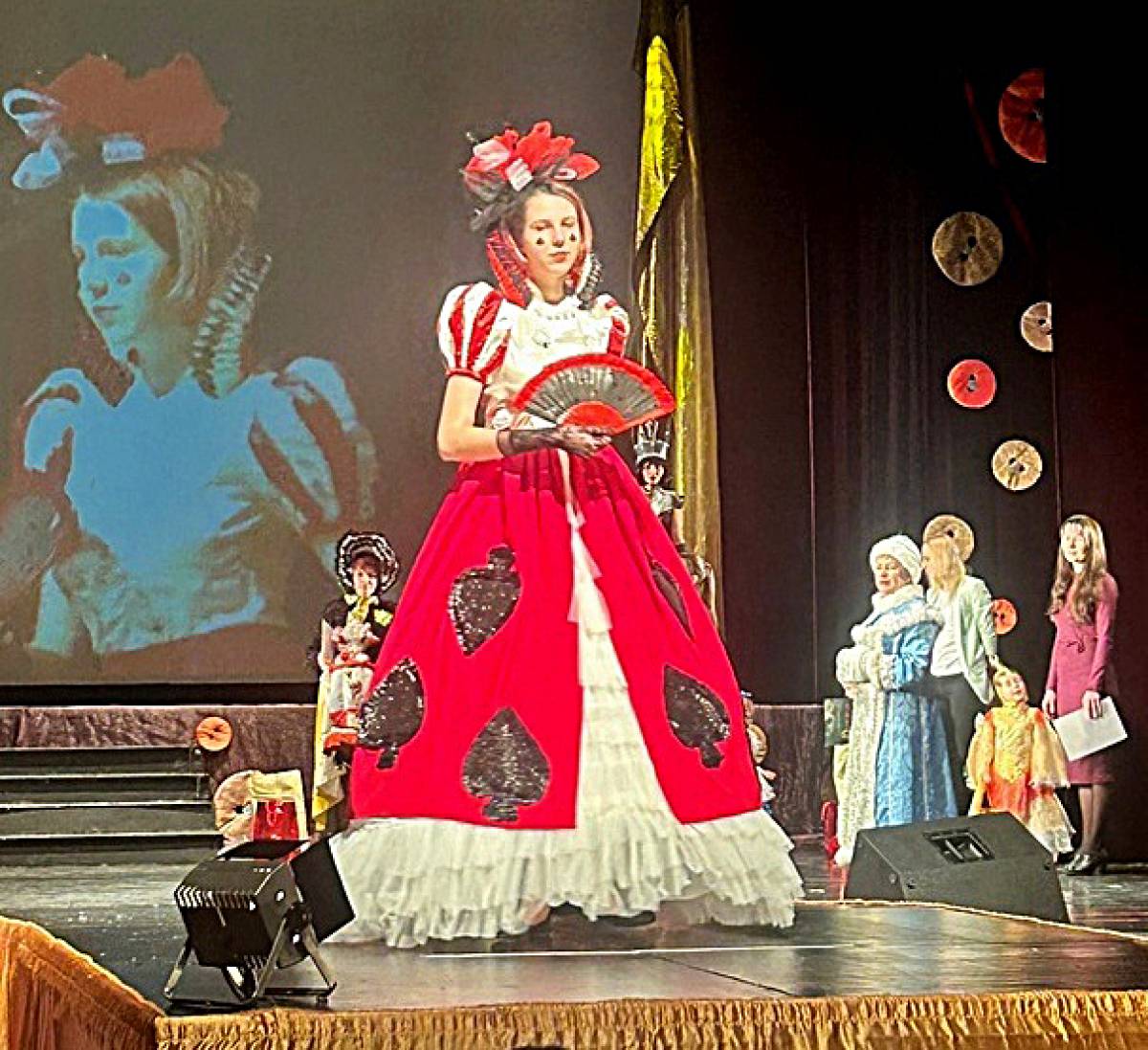 Алина Арсентьева (костюм «Пиковая дама», автор Галина Арсентьева 3 место)