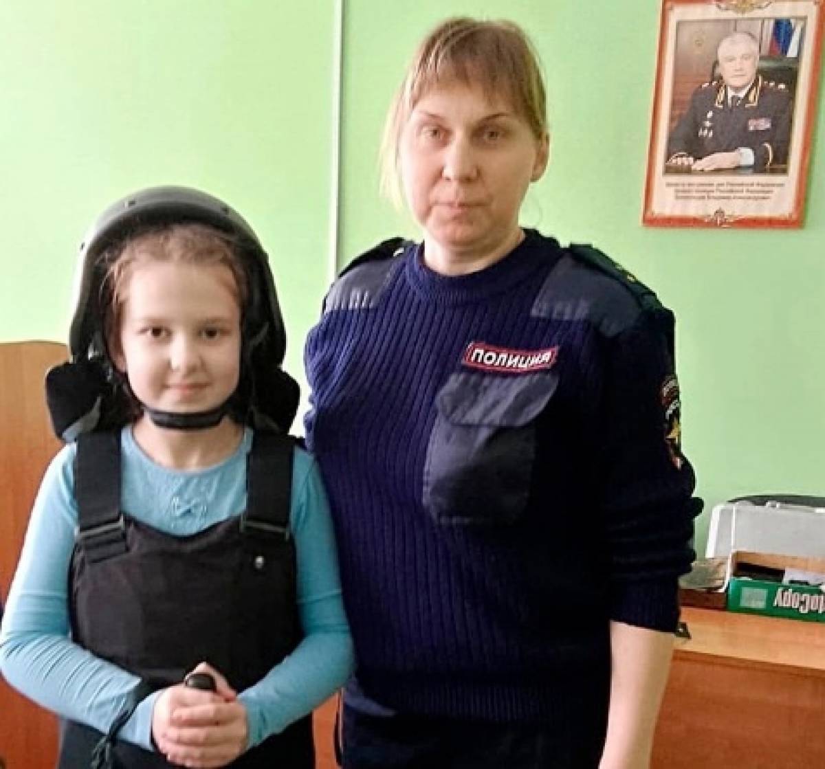 Мошенские школьники побывали на уроке в полиции
