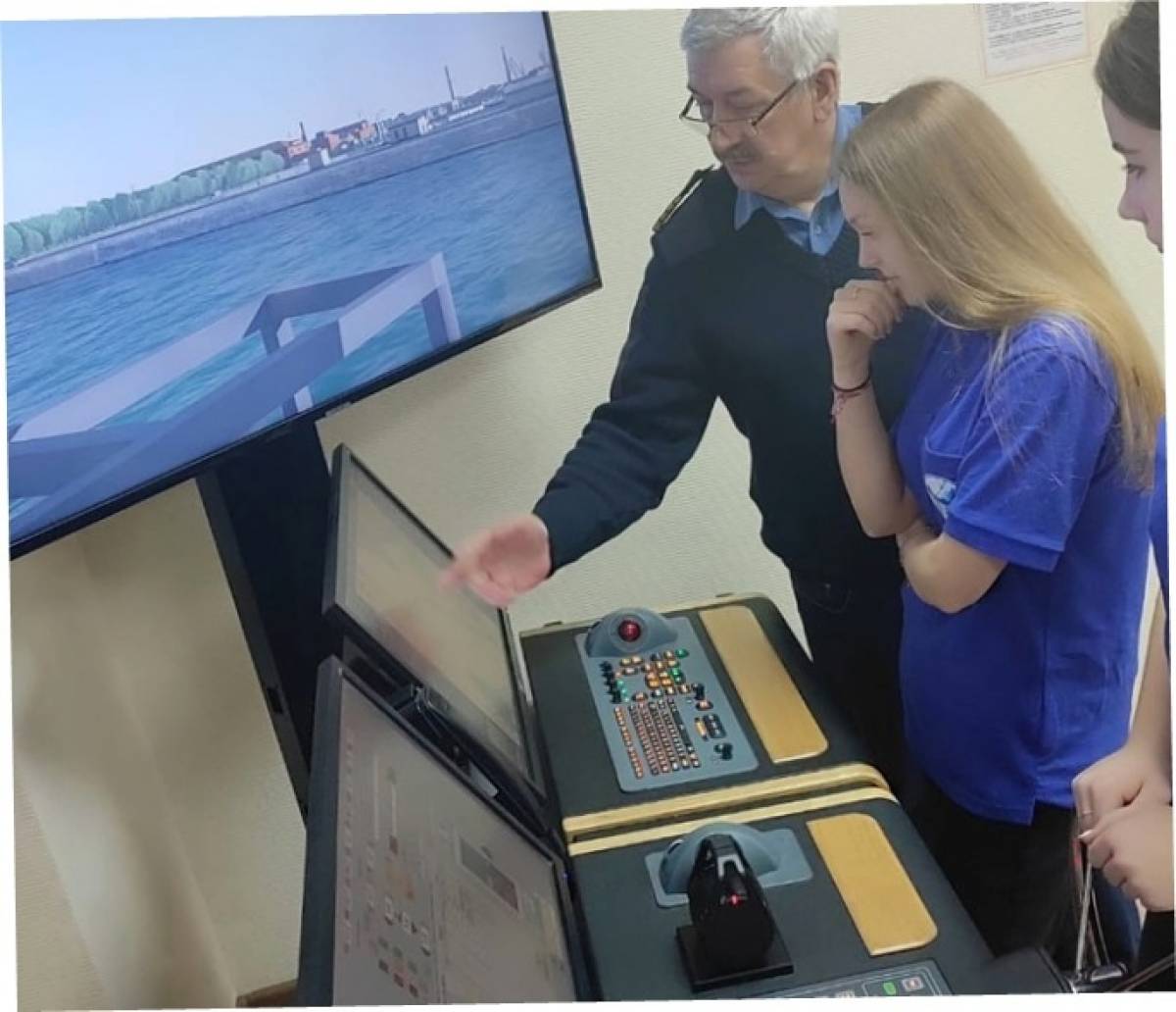 Юные моряки из Холма прошли очередную практику на базе Морского центра капитана Варухина в Великом Новгороде