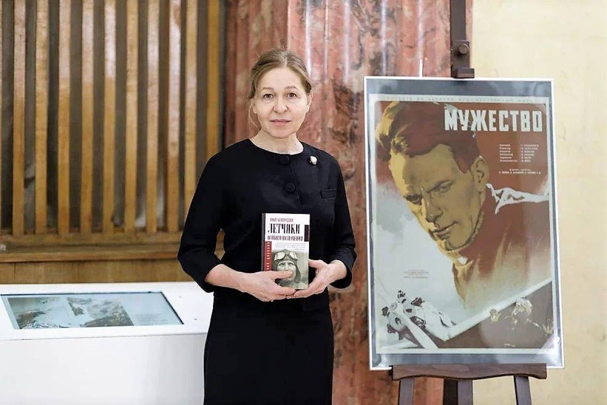 Вышла в свет книга «Летчики особого назначения», в которой   Хвойной отводится особая роль