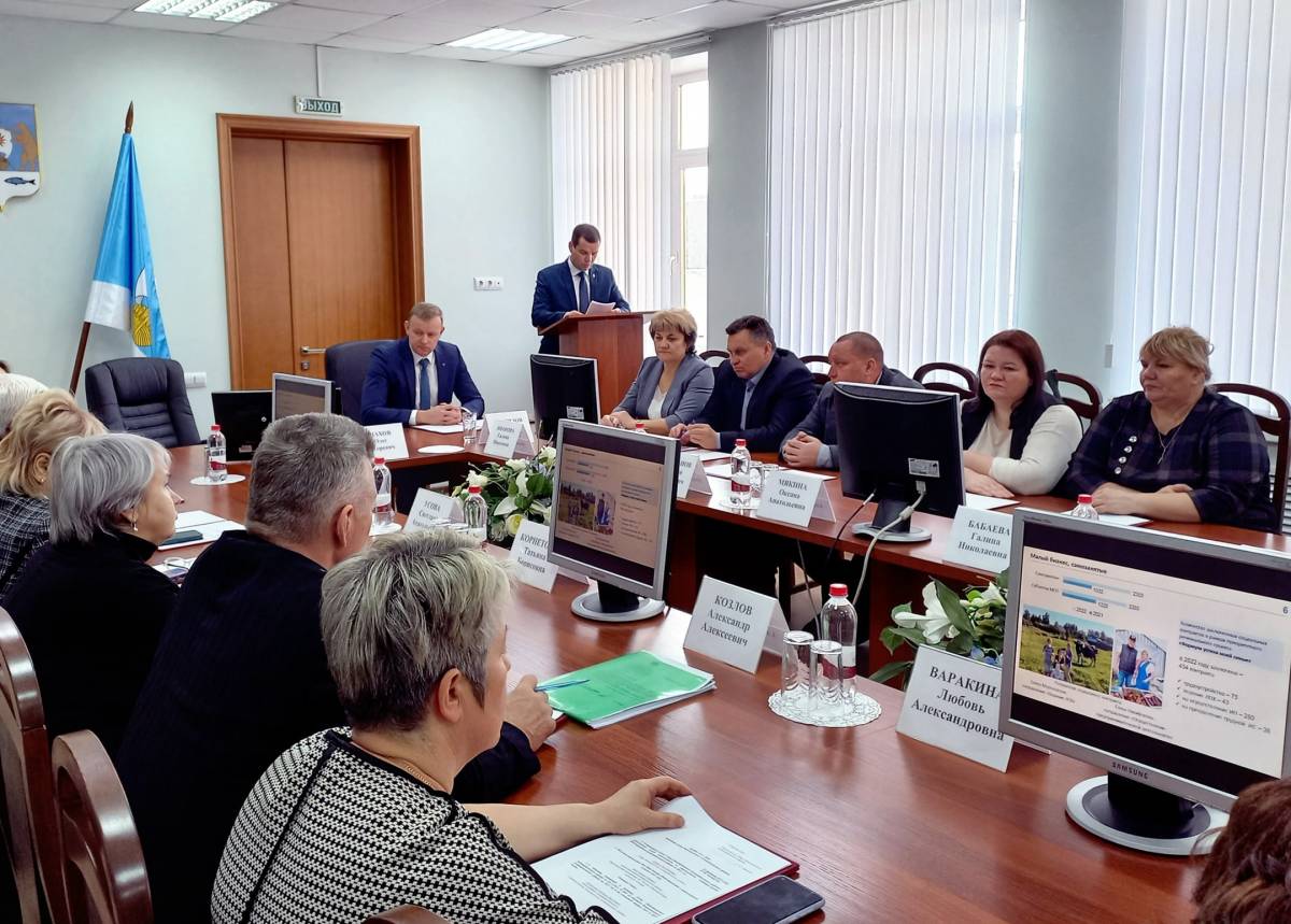 Глава Новгородского района отчитался перед депутатами и рассказал о планах на 2023 год