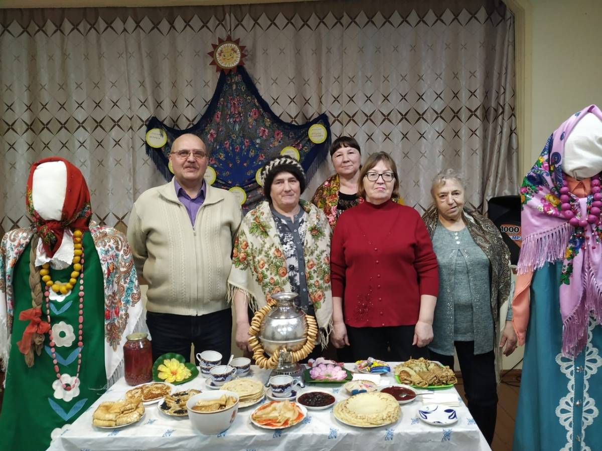 В Новгородском районе совет ветеранов Ракомского поселения на масленичной неделе устроил дегустацию блинов