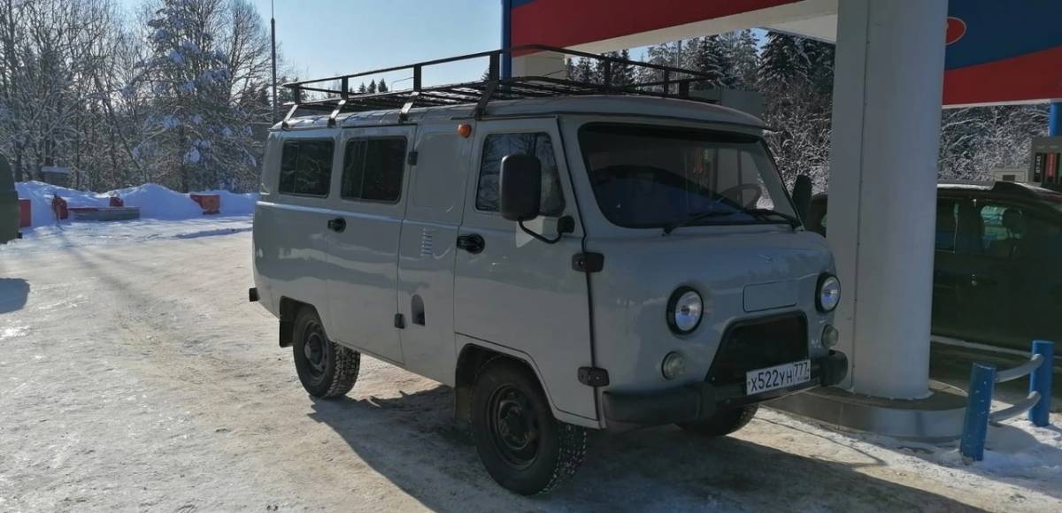Холмичи приобрели и отправят в зону СВО автомобиль УАЗ