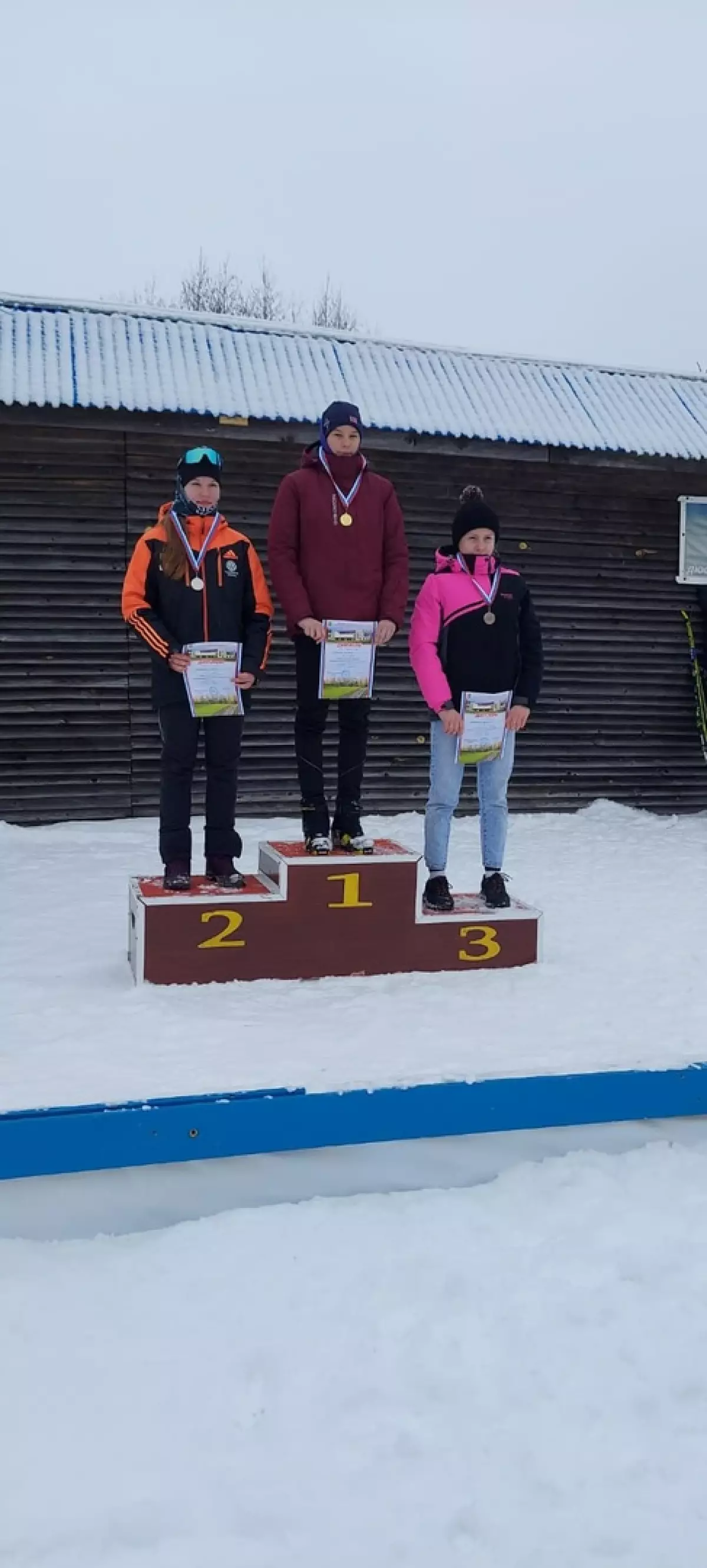 Лыжницы из Марёва завоевали два золота и три серебра на соревнованиях в Окуловке и Боровичах