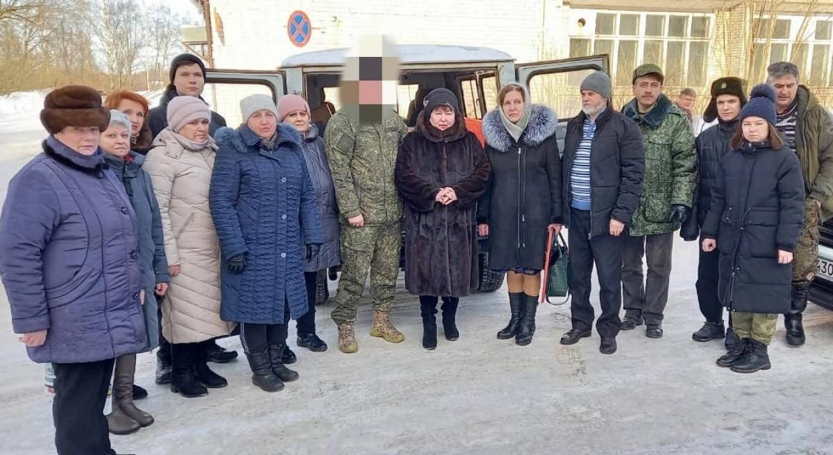 Мошенчане отправили в зону СВО посылки и автомобиль