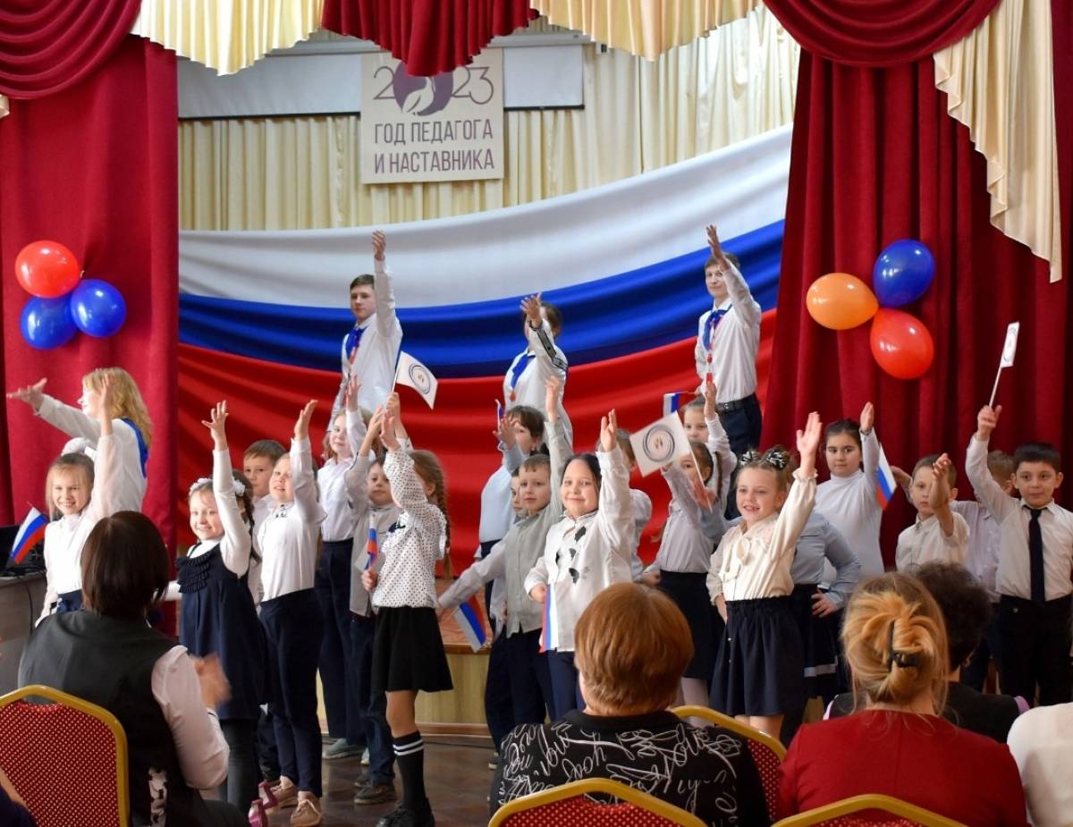 В Мошенской школе дали официальный старт Году педагога и наставника