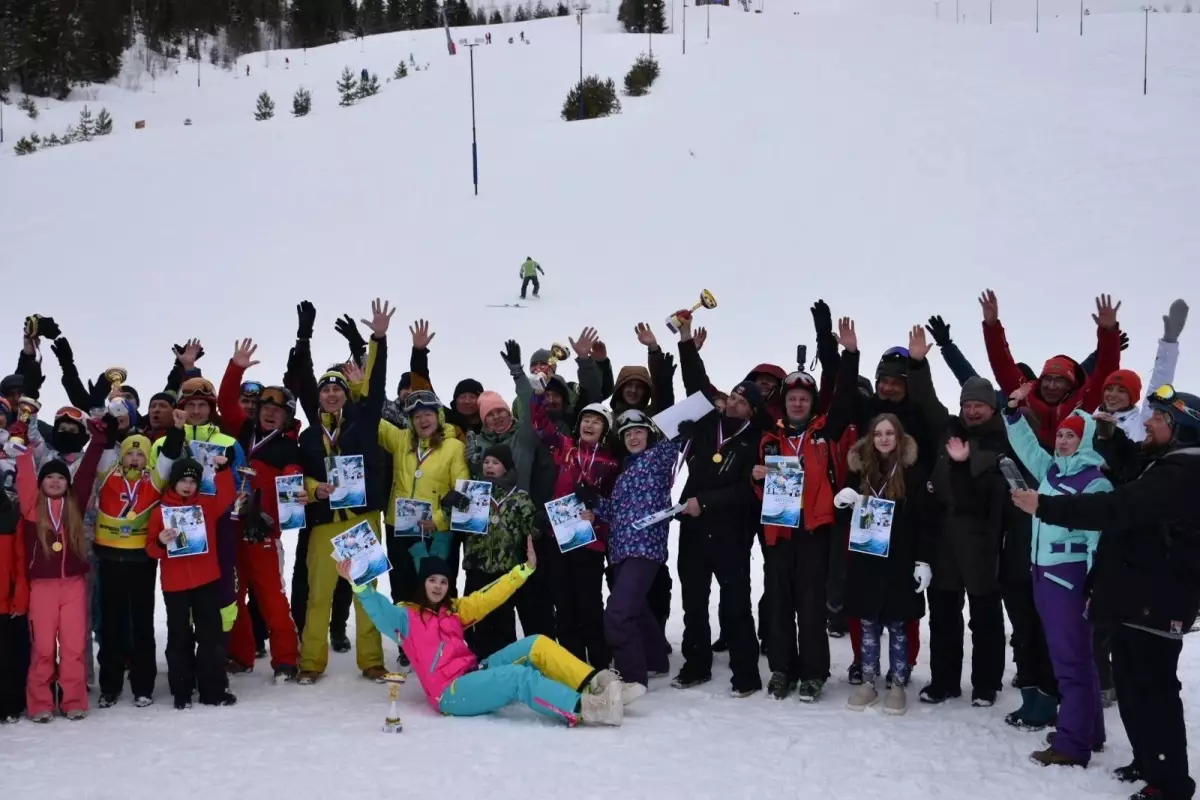 В Любытинском районе прошли  VIII спортивные соревнования по горнолыжному спорту и сноуборду на кубок главы района