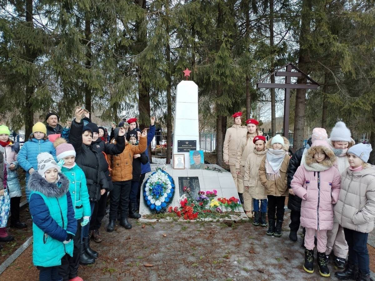 В Сольцах  почтили память лётчиков-героев, погибших 80 лет назад во время налёта на вражеский аэродром