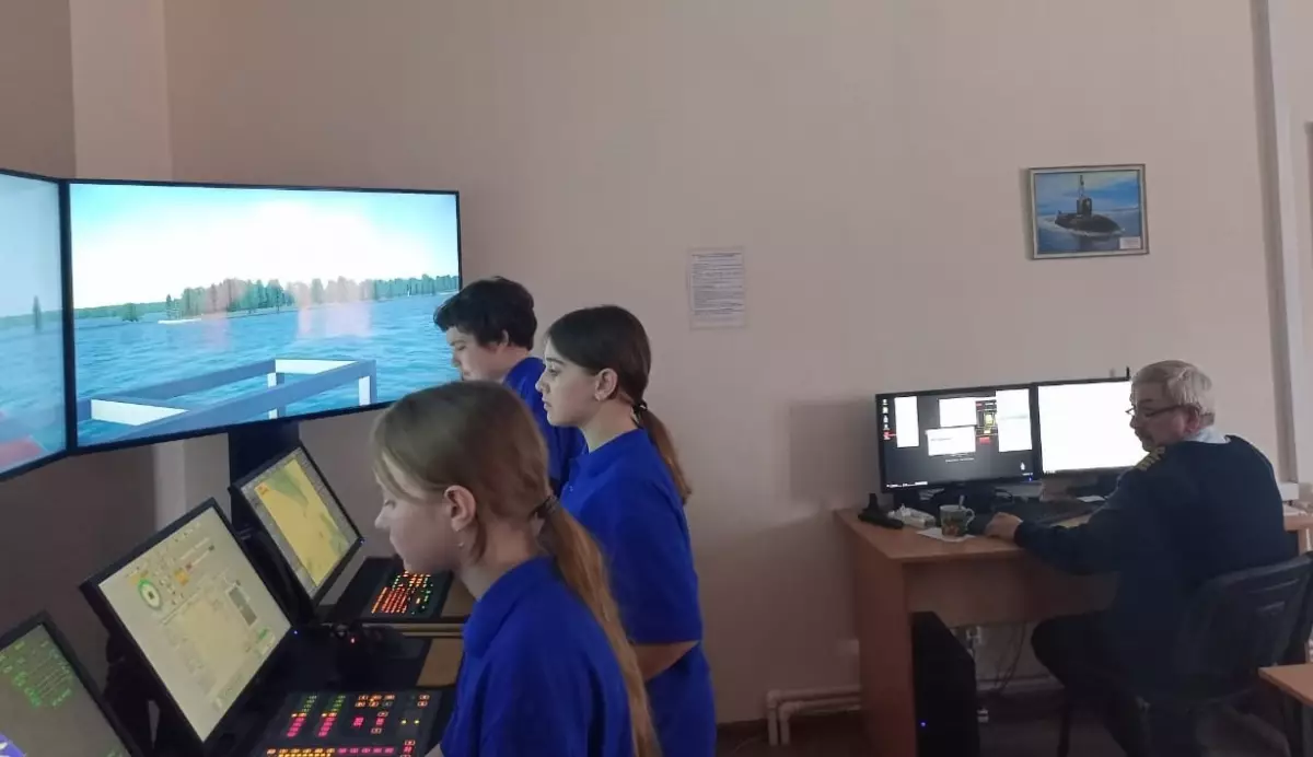 Юные мореходы из Шимского района  прошли обучение в  Морском  центре  капитана Варухина