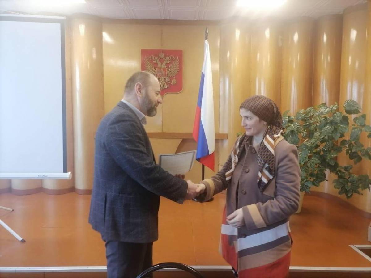 Молодая семья из Марёва получила сертификат  на улучшение жилищных условий
