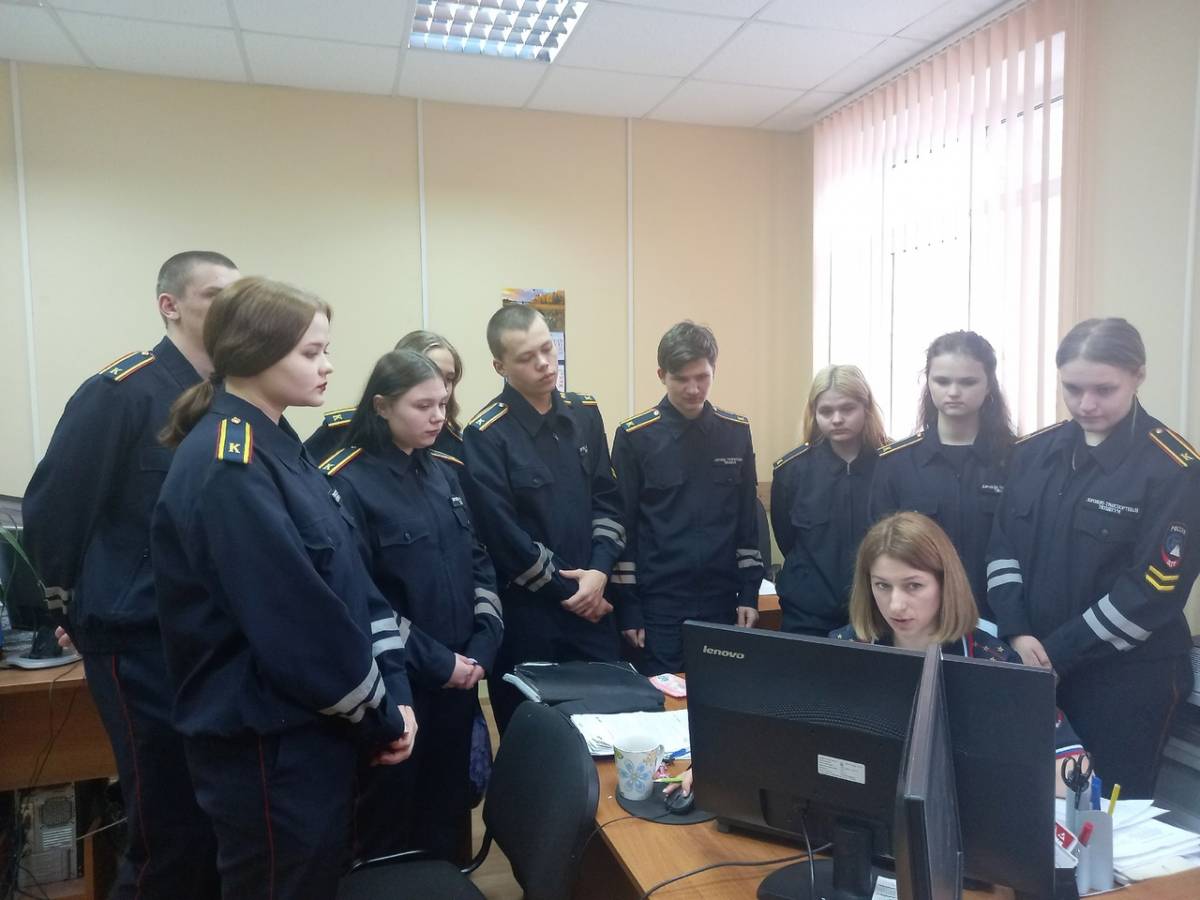 Будущие автоинспекторы прошли практику в отделе ГИБДД Новгородского района